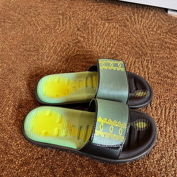 Under armor slides - Picture 2 of 4